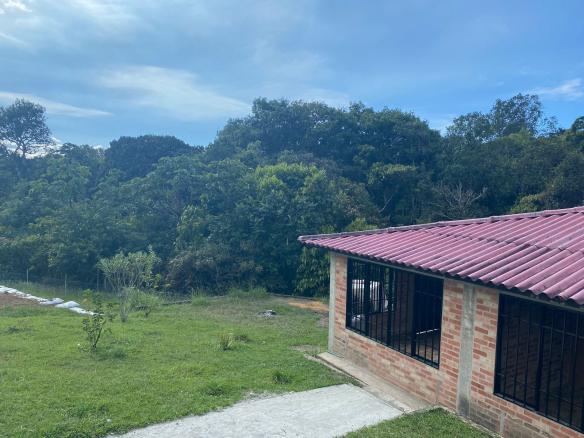 VENTA PARCELA CON CASA (vereda Florencia baja )