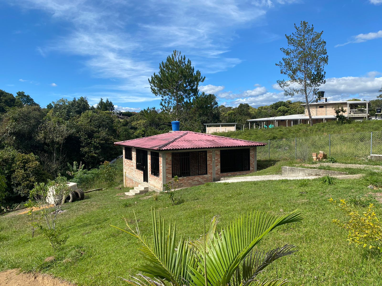 71865bea-52a3-42b3-8c05-1b97ca40df17 (1) VENTA PARCELA CON CASA (vereda Florencia baja )